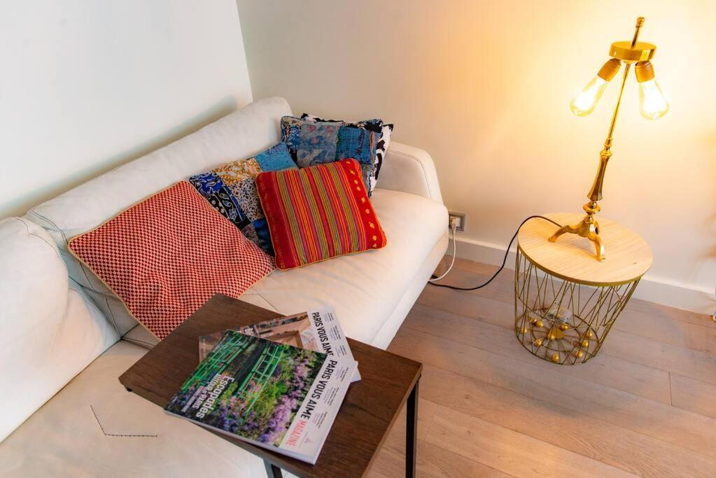 Studio With Balcony Parigi Esterno foto