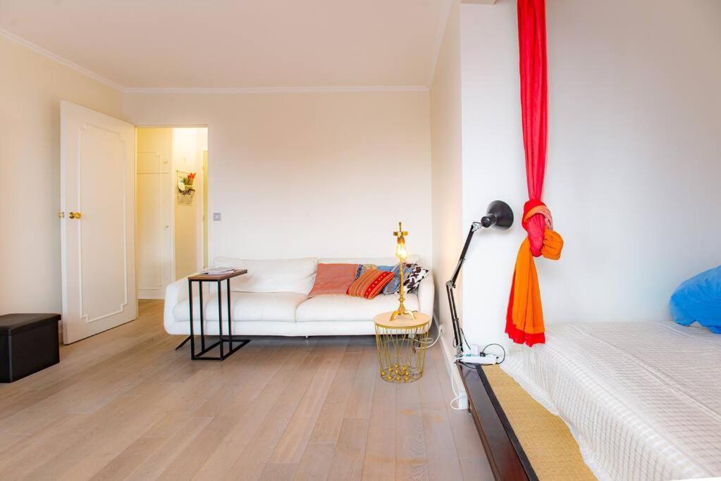 Studio With Balcony Parigi Esterno foto