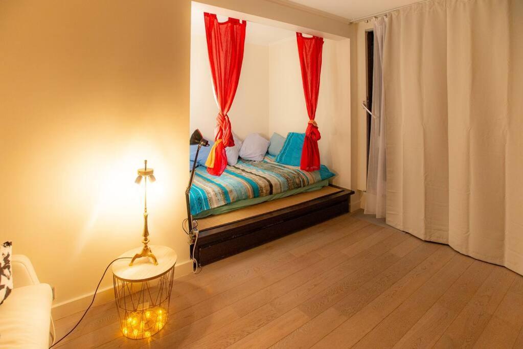 Studio With Balcony Parigi Esterno foto